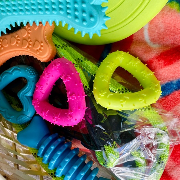 NWT ๐พ๐๐งบPet Gift Baskets ๐งบ ๐๐พFur-Baby - Picture 5 of 9